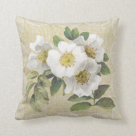 Rosas de perro blancos y almohada floral del