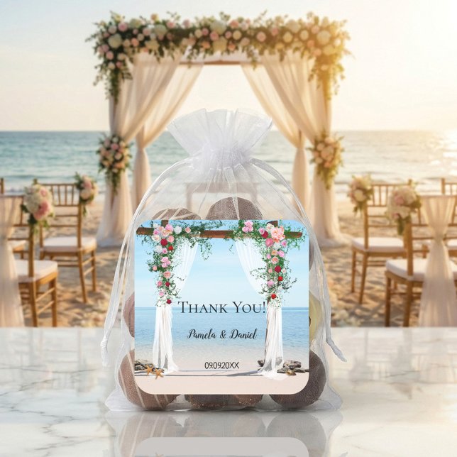 Rosas de playa Arbor Boda Gracias Pegatina (Wedding Thank you sticker with a festive arbor with roses at the beach.)