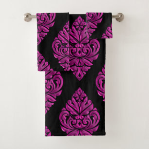 Rosas fuertes en el sistema negro de DamaskTowel