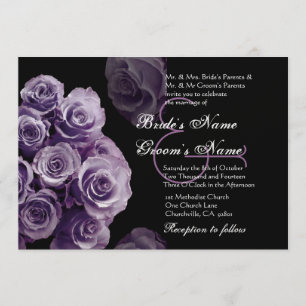Rosas púrpuras que casan la invitación metálica