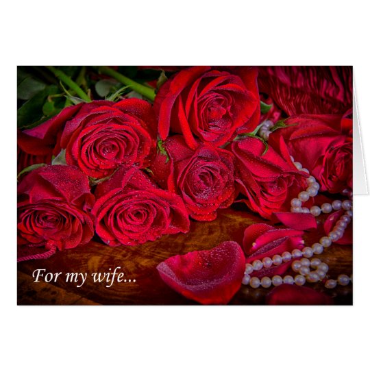 Rosas rojos románticos con la tarjeta de las