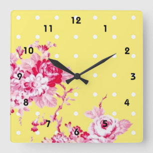 Rosas Rosadas En El Reloj De Pared Amarillo