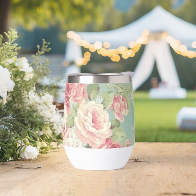 Rosas rosados de col sobre fondo acuático (Boda)