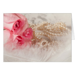 Rosas y perlas con plumas en una bonito muy grande