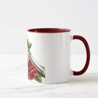 Rosas y taza del revólver