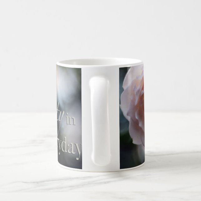 Rose rosada busca la belleza en la taza diaria (Mango)