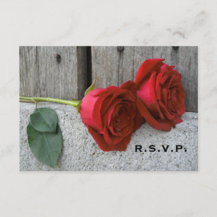 Roses Rojos y Boda de Madera Barn RSVP