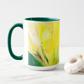 Rostros en una taza de embudo