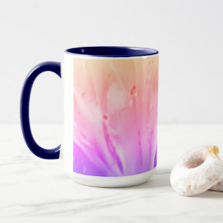 Rostros en una taza de embudo
