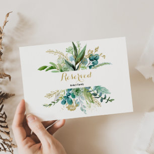 Rótulo reservado de oro y eucalipto verde