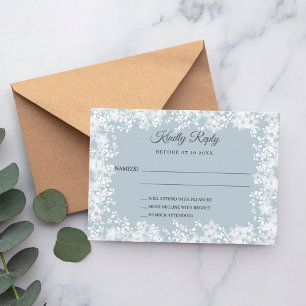 RSVP de boda invernal con copos de nieve azules po