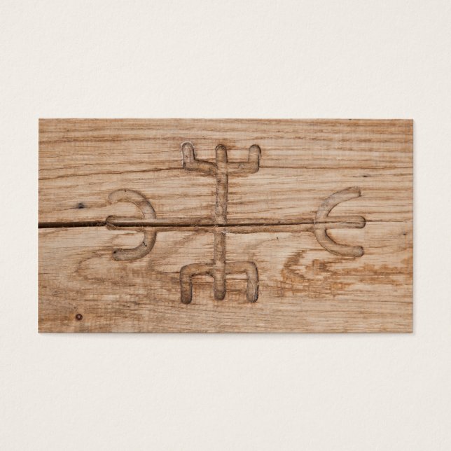 Rueda de viking sobre madera rota (Frente)