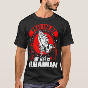 Ruegue para mí que mi esposa es camiseta albanesa