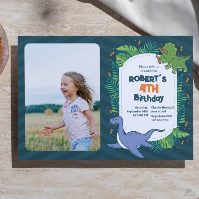 ¡Ruge la diversión! Plantilla de invitación de cum (Roar into Fun! Dinosaur Birthday Invitation Template)