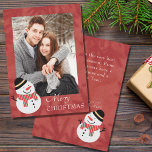 Rustic Modern Snowman foto Feliz Navidad<br><div class="desc">El rojo cálido,  con un fondo de ramos de pino,  se combina con un diseño de muñecas de nieve. Estas tarjetas personalizados de Navidades de fotos rústicos también incluyen tu mensaje personal a la familia y amigos. Sencillo,  festivo y fácilmente personalizado.</div>