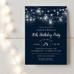 Rustic String Lights Birday Party Invitación<br><div class="desc">Personalizado asequible imprimió invitaciones para fiestas de cumpleaños con una plantilla fácil de usar para la personalización. Este diseño rústico de moda presenta varias cadenas de brillantes luces de cuerda y tarros de albañil sobre un fondo azul marino oscuro. Personalice la invitación con los detalles de su fiesta de cumpleaños...</div>