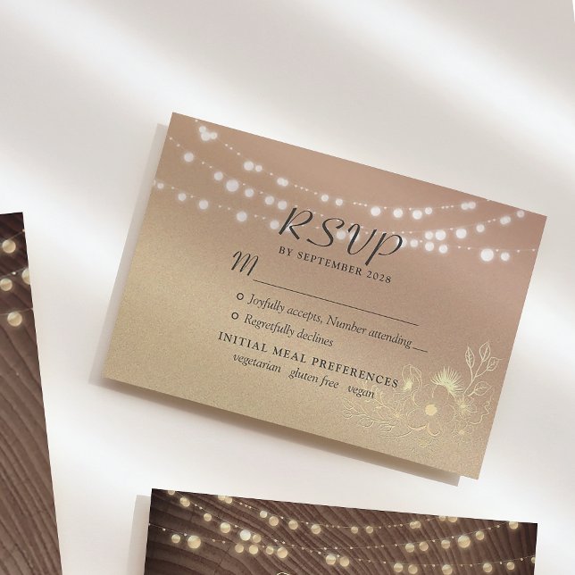 Rustic String Lights Wedding RSVP Card con oro (Subido por el creador)
