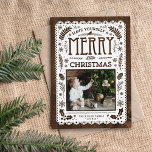 Rustic Winter Woodland Cutout Christmas Photo Card<br><div class="desc">Personalizado asequible imprimió tarjetas magnéticas de fotos de vacaciones con plantillas sencillas para la personalización. Este diseño neutro y caprichoso presenta un fondo de madera falsa, un corte de papel con elementos rústicos y una tipografía mixta. El texto dice "Ten un buen Navidad". Personalízalo con tus fotos y texto. El...</div>