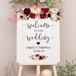 Rústico Rótulo de bienvenida floral rojo borgoñés<br><div class="desc">Bienvenido a su boda con estilo con nuestro Rótulo Rústico Boda Borgoña Rojo Floral. El cartel presenta un diseño rústico con un bonito patrón de flores borgoñas y rojas. Es perfecto para añadir un toque de elegancia a tu ceremonia, ya sea en el interior o en el exterior. También está...</div>