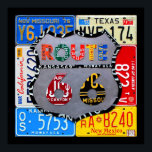 Ruta 66 Carretera Rótulo Licencia Arte de Plate<br><div class="desc">Ruta 66 Carretera Rótulo Licencia de Plate Art por Design Turnpike. ¡Toma tus patadas en la Ruta 66! Este diseño único cuenta con placas de rodaje antiguas de todos los estados por los que atraviesa la icónica carretera estadounidense.</div>