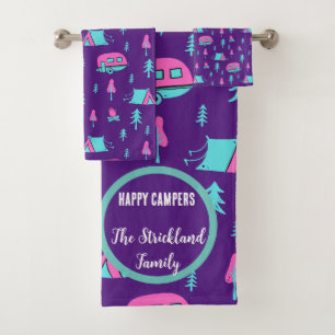 RV personalizado y camping feliz de los campistas