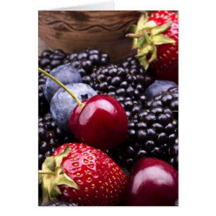 Sabrosas Frutas De Verano En Una Mesa De Madera