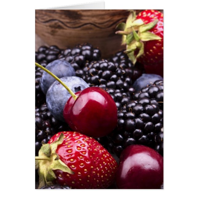 Sabrosas Frutas De Verano En Una Mesa De Madera (Frente)