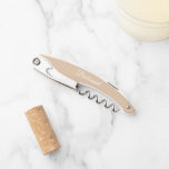 Sacacorchos Boda personalizada de Beige<br><div class="desc">Apertura de corteza de vino de color beige a la moda para su boda dama de honor junto con su nombre en la parte posterior e impreso en escritura blanca y estilizada. Personalice el corkbolt editando y reemplazando el nombre por el nombre de su dama de honor. Disponible en muchos...</div>