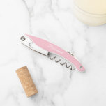 Sacacorchos Boda Rosa Personalizada<br><div class="desc">Apertura de corcadero de vino de color rosa claro y moderno para tu boda dama de honor junto con su nombre en la parte posterior e impreso en escritura blanca y estilizada. Personalice el corkbolt editando y reemplazando el nombre por el nombre de su dama de honor. Disponible en muchos...</div>