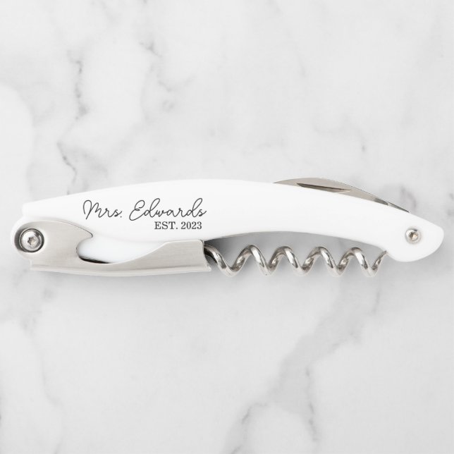 Sacacorchos Cursiva mínima Sra. Personalizado Apellido Boda Re (Anverso)