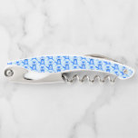 Sacacorchos Cute Blue Baby Boy Fox<br><div class="desc">Este impresionante tornillo de corcho con estampado presenta una imagen de arte digital de un lindo bebé zorro azul con una nariz negra y bigotes,  una cola azul brillante y maleza y hasta dedos y dedos de pies azules. Un lindo diseño para celebrar a un bebé.</div>