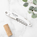 Sacacorchos Esperan Groomsman personalizada en blanco y negro<br><div class="desc">Moderno Groomsman Corkbolt personalizado en blanco y negro. Este diseño presenta el nombre y el título de un groomsman personalizado en el estilo de letra serif clásico negro en el corktornillo blanco. También perfecto para el mejor hombre,  padre de la novia y más.</div>