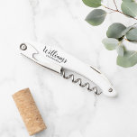 Sacacorchos Groomsmen personalizado de escritura moderna<br><div class="desc">Modern Script Personalizado Groomsmen Corkbolt con el nombre del groomsman personalizado en estilo de letra de escritura moderno negro con el título en sans serif moderno estilo de fuente sobre fondo blanco. También perfecto para el mejor hombre,  padre de la novia y más.</div>