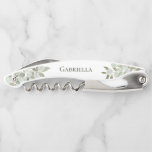 Sacacorchos Nombre de la dama de honor de Eucalyptus<br><div class="desc">Estos preciosos tornillos de coral están diseñados como regalos para las damas de honor o la dama de honor. Presentan un diseño de acuarela rústico pintado a mano con estampados de hojas de eucalipto y vegetación en tonos menta, musgo y verde sombra. Su nombre aparece en el centro. Una forma...</div>