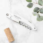 Sacacorchos Nombre de la dama de honor personalizada y moderna<br><div class="desc">Moderna dama de honor personalizada Corkbolt. Este diseño presenta el nombre y el título de la dama de honor personalizados en estilo de tipo de letra serif gris clásico en un tornillo de banco blanco. También es perfecto para la empleada de honor,  Groomsmen,  el mejor hombre y más.</div>