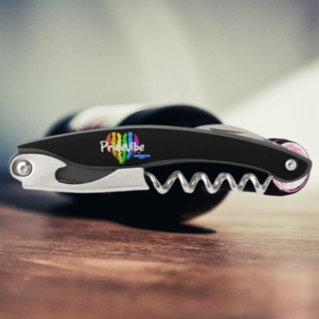 Sacacorchos Vibrant PrideVibe: Descorcha con Corazón Arcoíris (Subido por el creador)