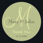 Sage Green Gracias Boda Pegatina Monograma<br><div class="desc">Pegatinas iniciales con nombre de novia y novio, fecha de boda y nota de agradecimiento para expresar su gratitud en el día de su boda o en cualquier ocasión especial. Hay más colores disponibles para su elección. También puede personalizar el color y el tipo de letra utilizando el botón personalizar...</div>