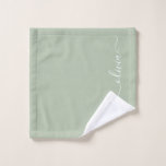 Sage Green Modern Script Girly Monograma Nombre<br><div class="desc">Sage Green Simple Script Monograma Nombre Toalla De Baño. Esto hace que el dulce perfecto cumpleaños 16,  boda,  ducha de novia,  aniversario,  ducha de bebé o fiesta de soltera sea regalo para alguien que ama el lujo glam y los estilos de moda.</div>