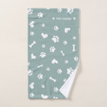 Sage Green Paw Print Dog Toalla<br><div class="desc">Mantén tus crías secas y acogedoras con esta moderna toalla de perro verde sabio con un lindo patrón de huellas de pata. Suave, absorbente y elegante, es perfecto para el baño, el aseo o las aventuras al aire libre. Un encanto indispensable para los amantes del perro.</div>