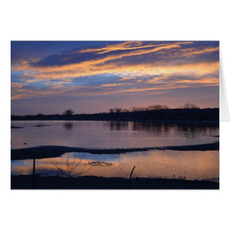 Salida del sol en el depósito de la línea de fondo