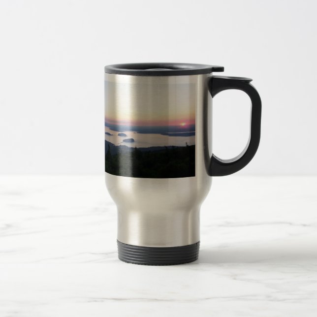 Salida del sol en la taza de Tracel de la montaña (Derecha)