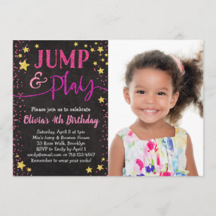 Salte y juegue la invitación del cumpleaños con la