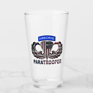 Salto aéreo con bandera estadounidense