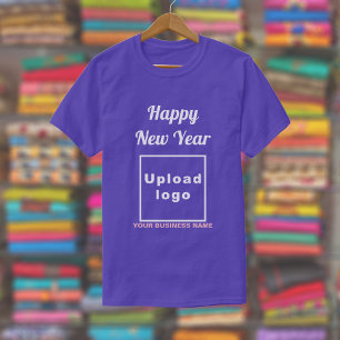 Saludo de año nuevo de negocios en camiseta morada