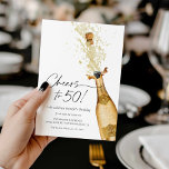Saludos a la invitación a la foto por el 50 aniver<br><div class="desc">¡Saludemos a los 50! Invitación a la foto del cumpleaños. Diseñado con una hermosa acuarela,  botella de champán dorado. Artículos coincidentes en el diseño del Fiesta Cava de nuestra tienda.</div>