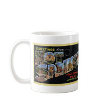 Saludos de la taza de la postal del vintage de las