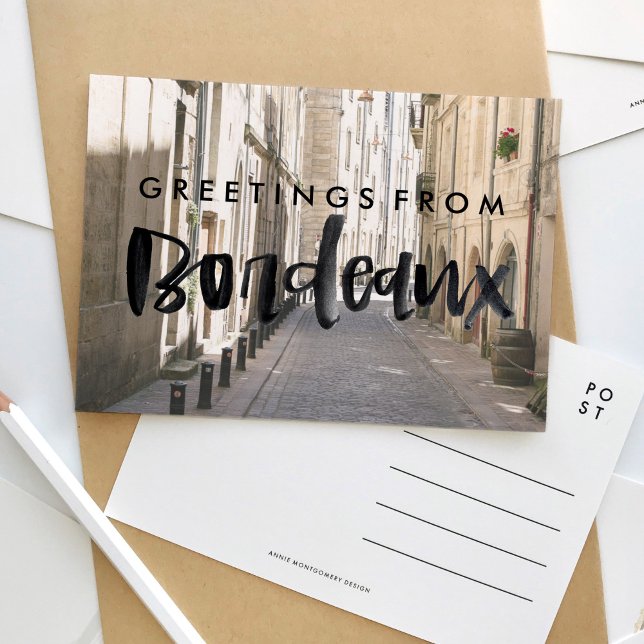 Saludos desde la postal de viaje de Burdeos Franci (Greetings from Bordeaux watercolor letters over photography travel postcard.)
