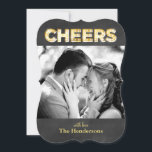 Saludos en la tarjeta de fotos navideña Chalkboard<br><div class="desc">Tu foto favorita está acentuada con "Cheers",  escrito en un fondo de pizarra,  en luces de marquesina vintage,  una de las últimas tendencias en diseño y decoración fiesta.</div>