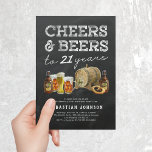 Saludos y cervezas 21ª invitación a la fiesta de c<br><div class="desc">Adultos rústicos invitaciones a fiestas de 21 años con fondo de pizarra,  una selección de cervezas acuáticas,  pretzel y barril de cerveza,  el dicho "vítores y cervezas a 21 años",  y un moderno modelo de fiesta que es fácil de personalizar.</div>