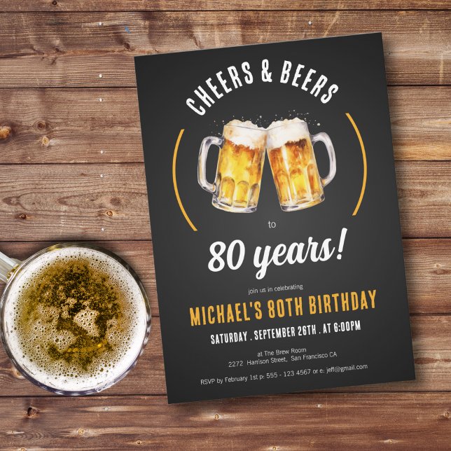 Saludos y cervezas 80ª invitación a la fiesta de c (Cheers and Beers 80th Birthday Party Invitation)